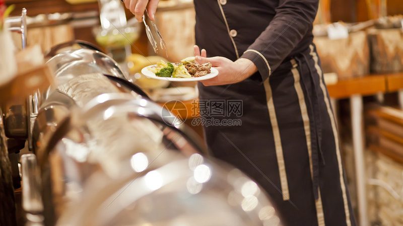 膨化食品：代加工与自产，哪种更胜一筹？**